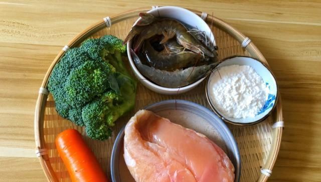 胡萝卜|早餐,我经常给家人做这款小饼,低脂营养又美味,家人超喜欢