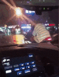 GIF|搞笑GIF:跟着这妹子二里地了,我该怎么上前打招呼呢