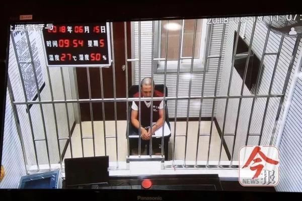 掐死|父亲掐死躺在腿上休息的两个女儿，原因震惊所有人