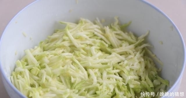 吃光|天热别蒸包子，教你懒人吃法，卷一卷8分钟出锅，早餐上桌准吃光