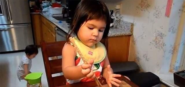 英国|英国小姑娘有多喜欢吃中餐在中国待三年,回国时差点没认出来