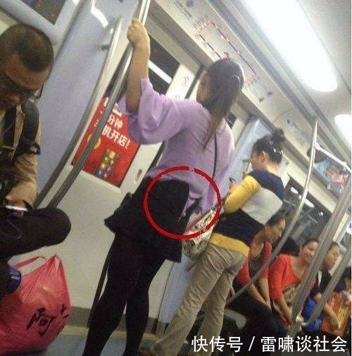 穿反|妹子，虽然裙子穿反了，可你穿出了另一种风格啊，厉害了