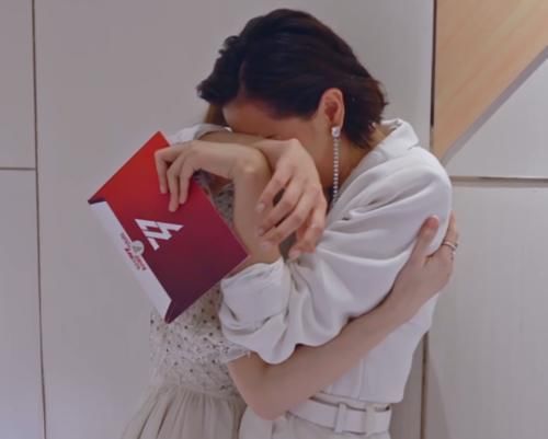  公演比拼|《乘风破浪的姐姐》第一次公演姐姐扎堆哭，黄圣依抹泪，万茜厉害了