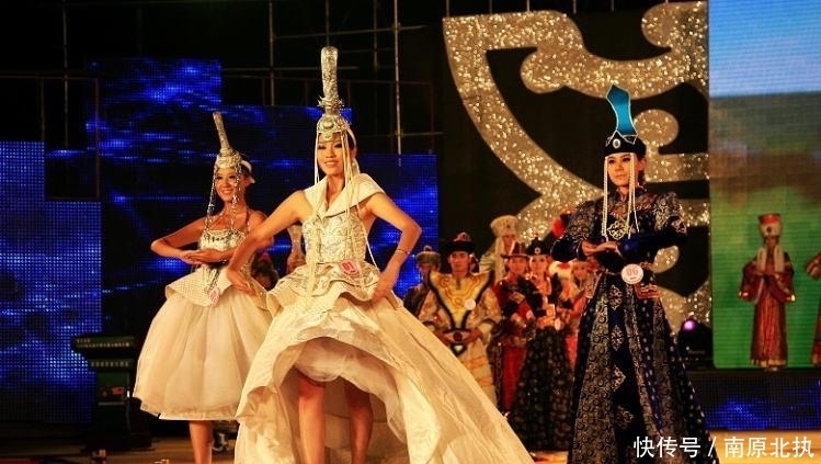 此国|此民族曾令世界胆颤，如今建一国，三百万人在此国，七百万在中国