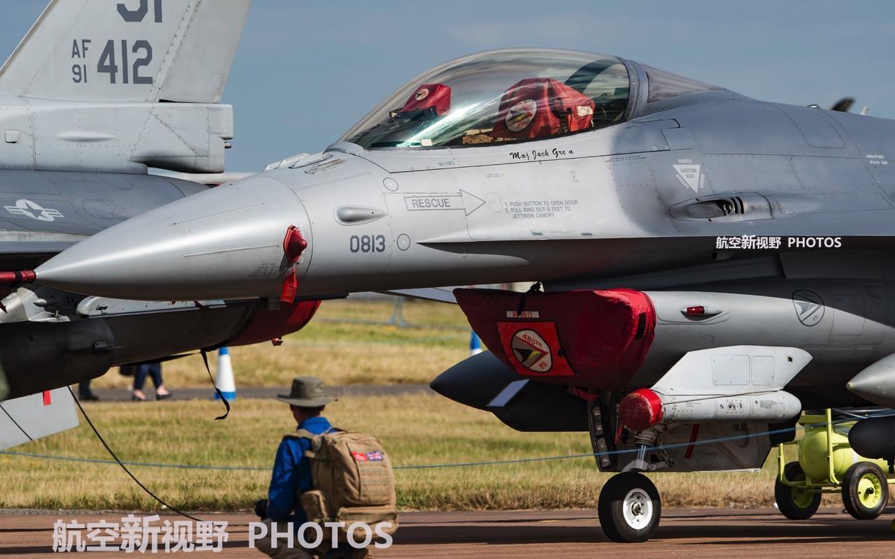 实拍|军迷深入国外基地实拍,美国空军F-16战斗机,服役多年不减当年