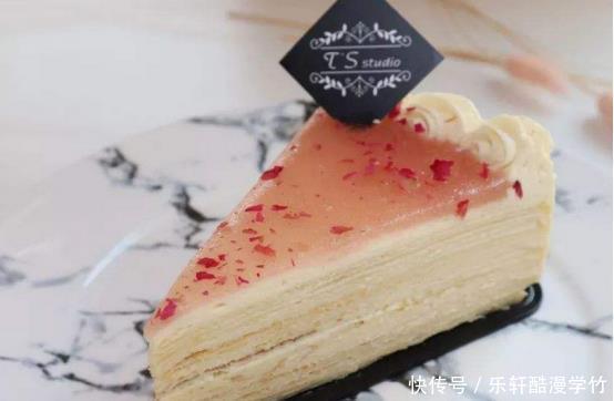  蛋糕|温柔的粉色甜品，蜜桃乌龙奶油蛋糕，可口浓郁入口醇香