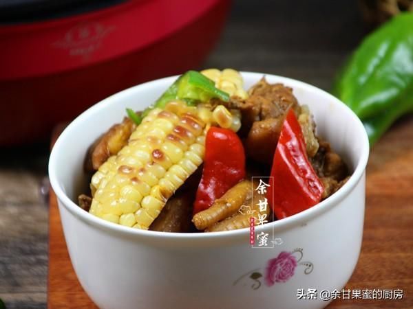  香味|天热下厨，午餐就炖这一道菜，粗粮鸡肉皆有，鲜香味美，开胃下饭