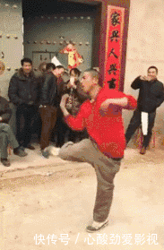 难受|“妹子的护甲快掉了,我看着都难受...”哈哈哈又犯强迫症了!