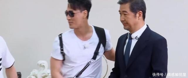 成员|跑男迎来最重磅嘉宾,成员们集体起立欢迎,郑恺还大喊他爸爸!