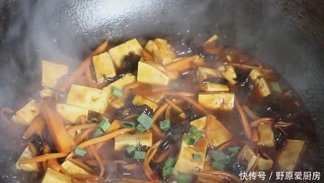 比肉|胡萝卜和它是绝配,这么做比肉都香,好吃又营养,很下饭