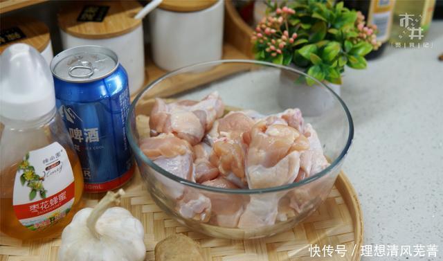 超爱|鸡翅和这2味料一起焖,比韩式炸鸡还够味,简单好吃,孩子超爱吃
