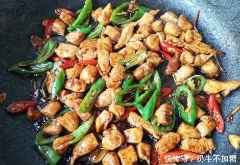 十三香粉|「双椒鸡丁拌面」的做法+配方,鲜美嫩滑的双椒鸡丁,香辣过瘾