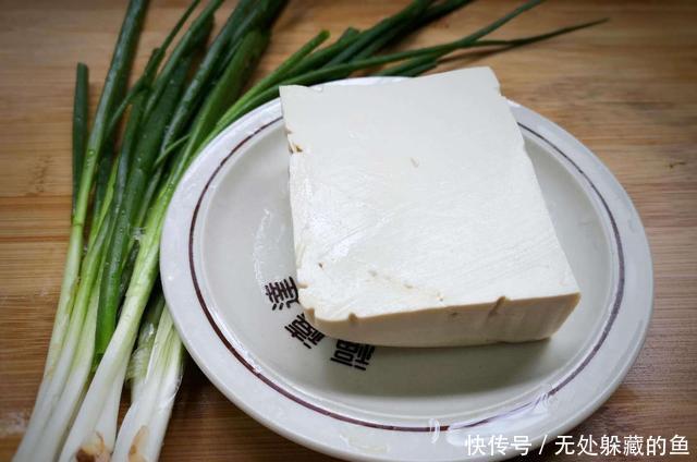 小葱拌豆腐|这是农村最接地气的一道菜,也是父亲一生最爱的下酒菜,如今少见
