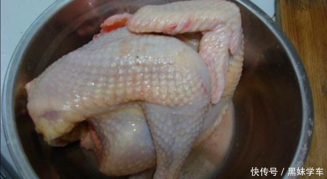 制作|色泽金黄的盐焗鸡是这样制作出来的,你会了吗