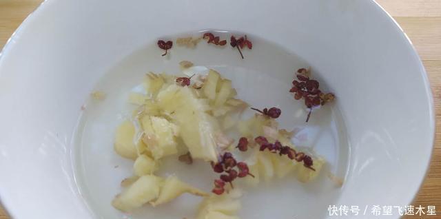 馅料|轻松4步教你饭店元宝馄饨做法,口感鲜嫩爽口,新鲜美味,不破皮