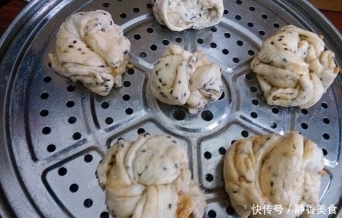 黑芝麻|简单好做的花生酱花卷,蓬松暄软,咬一口满嘴香