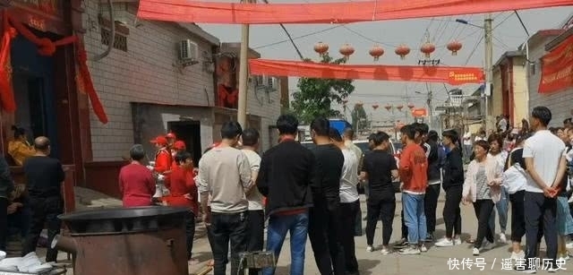 村里人|我村最风光婚礼，男方派来直升飞机仪仗队，村里人都说头一次见