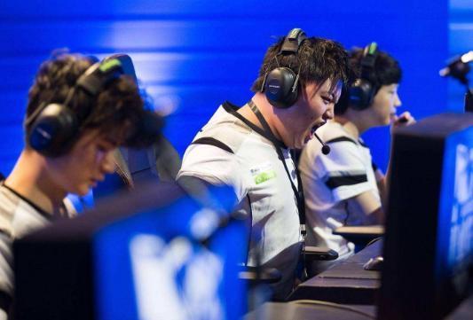  负气|我要去追逐梦想！12岁男孩负气出走，想当职业玩家，遭父母反对