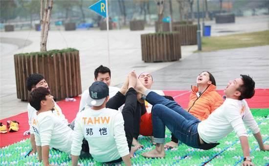 变味|《奔跑吧》悄然变味,内容连环撞款《向往的生活》与《极限挑战》