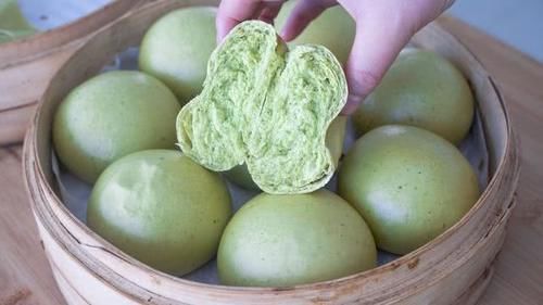 面食|黄瓜不要凉拌了，加1碗面粉，两手一搓做成面食，柔软劲道，过瘾