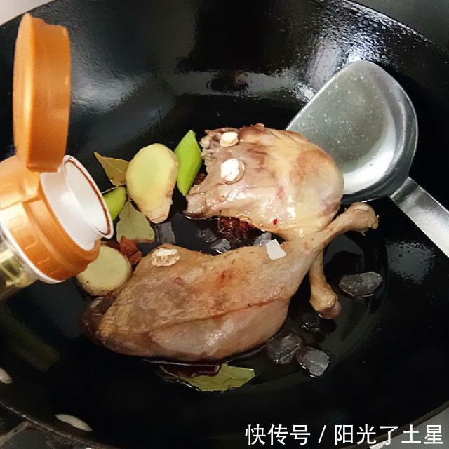 诱人|南乳酱鸭腿，香浓味醇，色泽更是红亮诱人