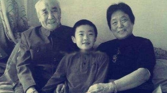 重用|被主席评价不可重用的江腾蛟，曾将许世友气回老家，晚年过得如何