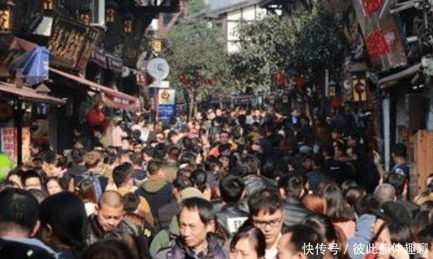 饮食文化|英国美女在中国生活4年，回国后见朋友吃的饭就说：你就吃这些？