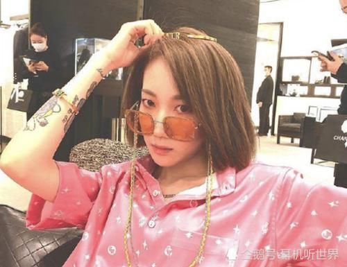 节目中|乃万刚在《青你2》淘汰,现已转行做老板,行事大气不手软