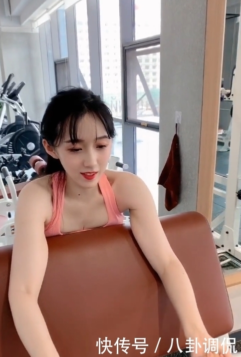 健身|小姐姐你这表情不像健身,像肠胃不好