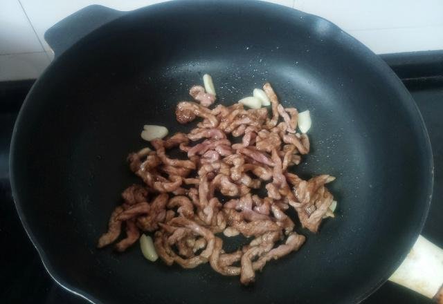 好吃|榨菜别再配粥吃了,用来煮面味道更香,好吃到连汤汁都不剩