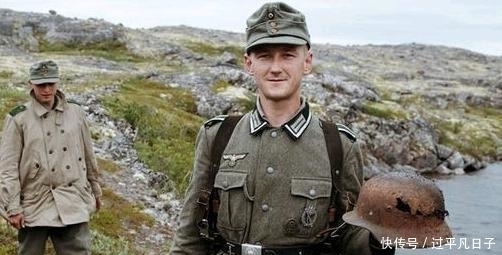  军队|抗战期间，中国军队的帽子中间为何总有两粒纽扣？真相原来是这样