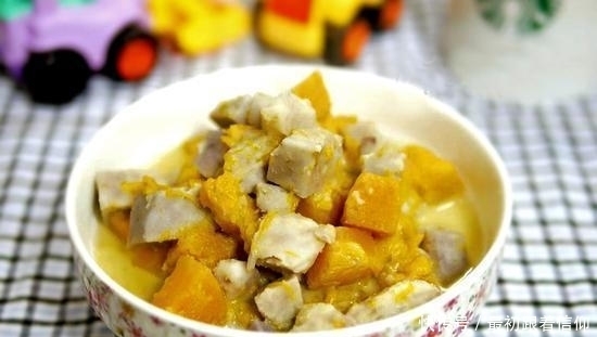 倒入|美食优选:奶油芋香南瓜、韭黄炒鸡蛋、榴莲薄饼、香焖猪耳的做法