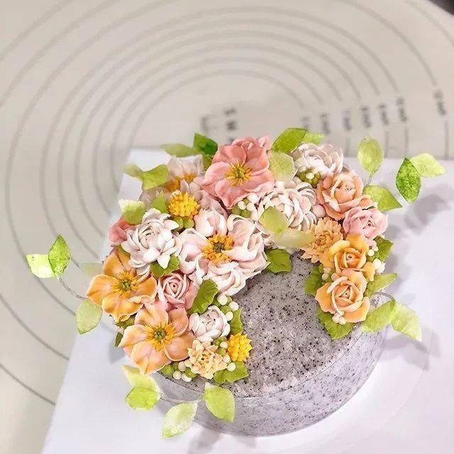 包袱蛋糕|脑洞太大韩国小姐姐晒神秘蛋糕,引百万粉丝每天催更太美了,每一张都让我流口水…