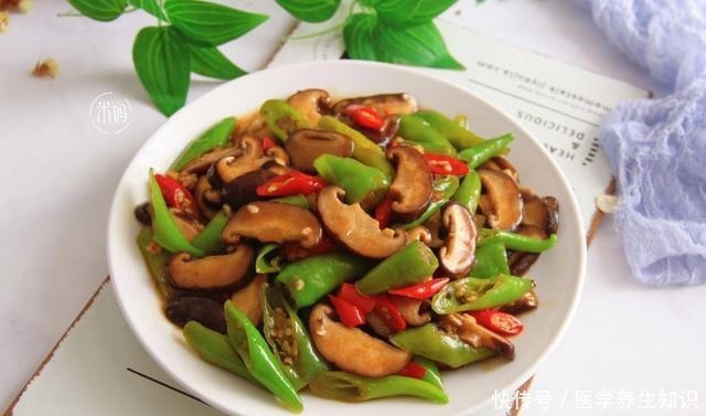 入秋|入秋后,我家常吃的一道菜,10分钟搞定,好吃到连汤汁都不剩