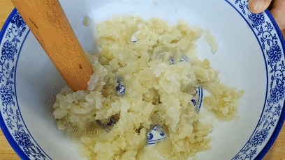  美食|土豆又出新做法了，加1碗糯米粉，吃着软糯香甜，出锅就扫光