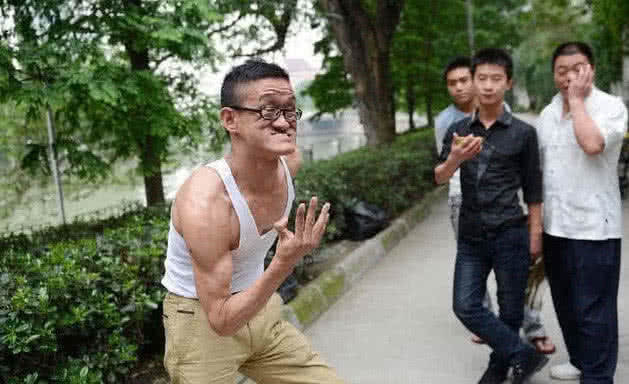 饺子|吉尼斯世界之最男子坚持15分零2秒破纪录,“最小”的饺子长啥