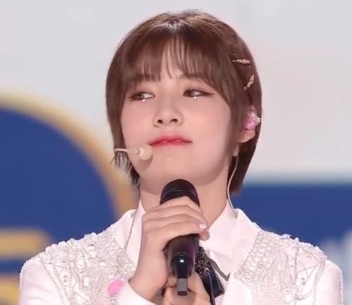 希林|硬糖少女303最新海报,希林没有C位待遇,郑乃馨第5名好优越