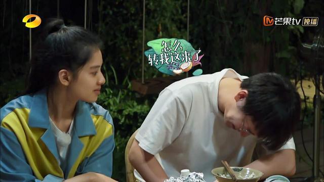  安慰|王俊凯同学做客《向往的生活》，犯错误被黄磊责怪，何炅暖心安慰