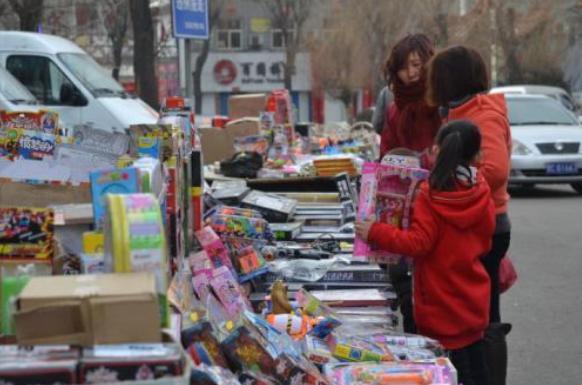 小女孩|“我不买了，你别打了！”6岁孩子痛哭求饶失控的家长多可怕
