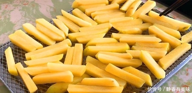 土豆|炸薯条时,土豆焯水后不要直接炸,多加这1步,薯条香酥不发软
