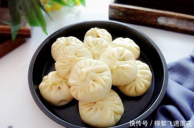 次发酵|秋天吃包子就做这个馅,不放肉却更香,顺应时节更健康