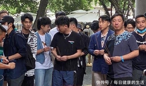 极限|德云社团综来了,除了德云社的人,还有《极限》前导演严敏