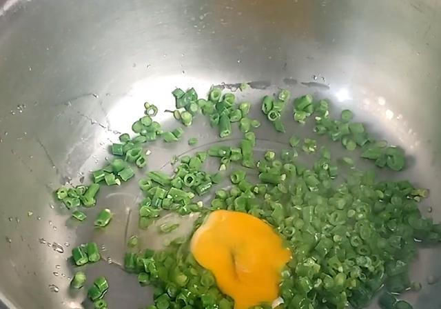  道菜|豆角新吃法,不炒不腌不凉拌,简单几步,比吃肉还香,2斤不够吃