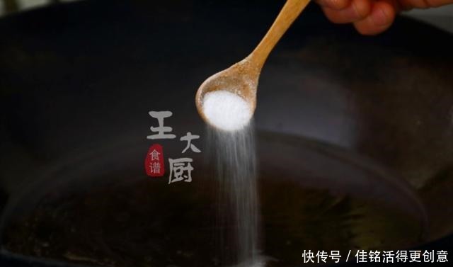 弹牙|莲藕肉丸子汤,丸子爽滑弹牙,汤水清淡鲜香,是你喜欢的味道