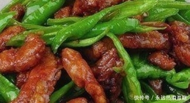  蕾妈|出锅色泽漂亮超有食欲，鲜辣干香，汤汁下饭，爷俩吃的那叫一个香