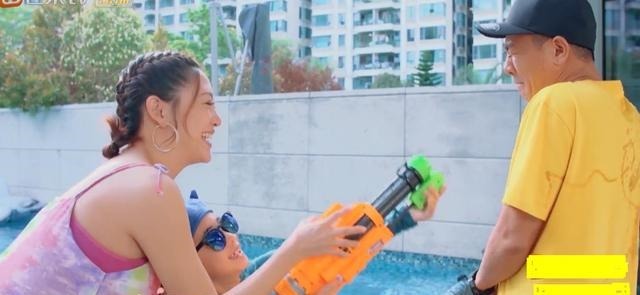 观念|应采儿称儿子情商是被陈小春练的,教科书级二胎观念灌输有点厉害