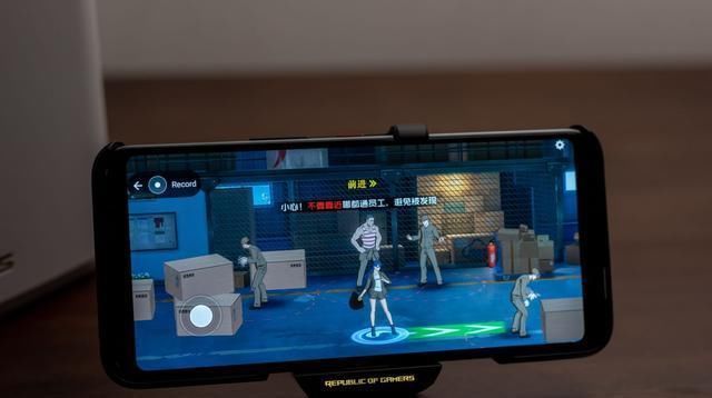  快速|270Hz采样率+144Hz刷新的新电竞手游利器ROG游戏手机3快速体验