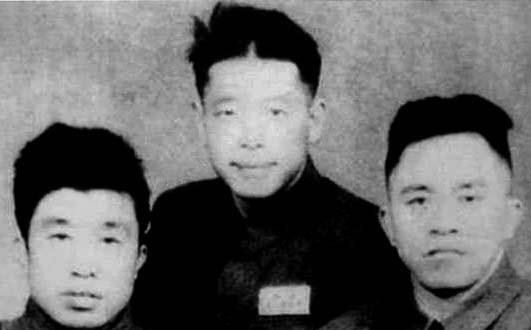 开国|兄弟三人参加红军后, 杳无音讯, 再见面时都成了开国少将