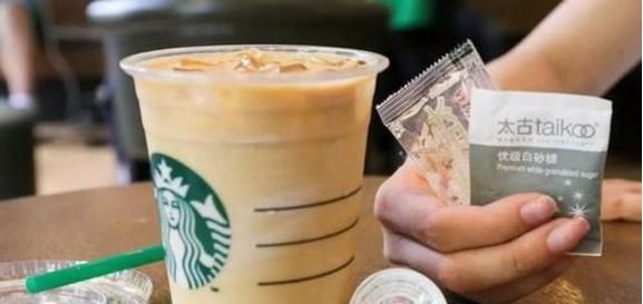 回答|去星巴克喝咖啡,被问加糖还是加奶别乱回答,当心花不必要的钱