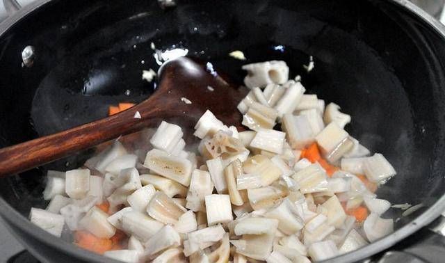  简单|这个季节吃这道菜，简单，营养丰富，保证了家人的赞誉